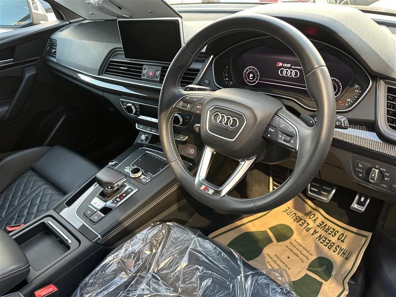 アウディ SQ5 SQ5_RHD_4WD(ティプトロニック_3.0)