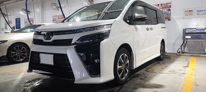 トヨタ ヴォクシー ZS“煌”_7人乗り(CVT_2.0)