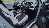 三菱 アウトランダーPHEV G_5人乗り_4WD(2.4)