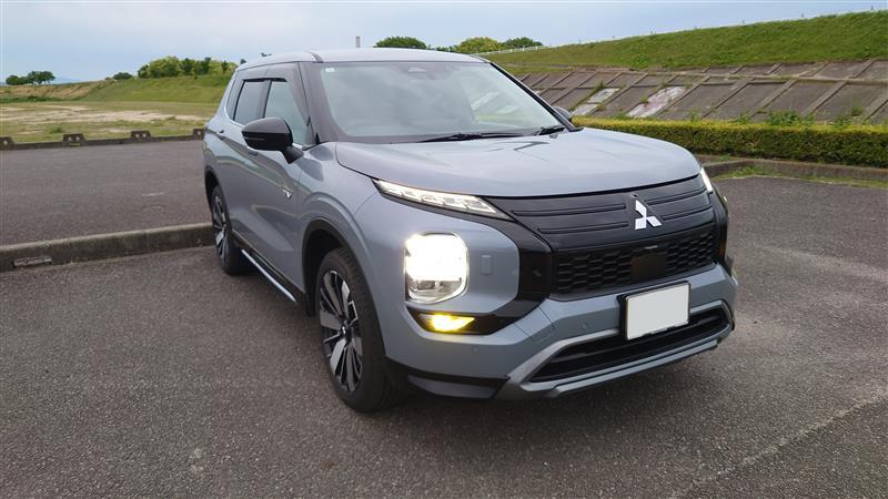 三菱 アウトランダーPHEV G_5人乗り_4WD(2.4)