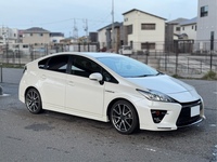 トヨタ プリウス S“ツーリングセレクション・G's”(CVT_1.8)