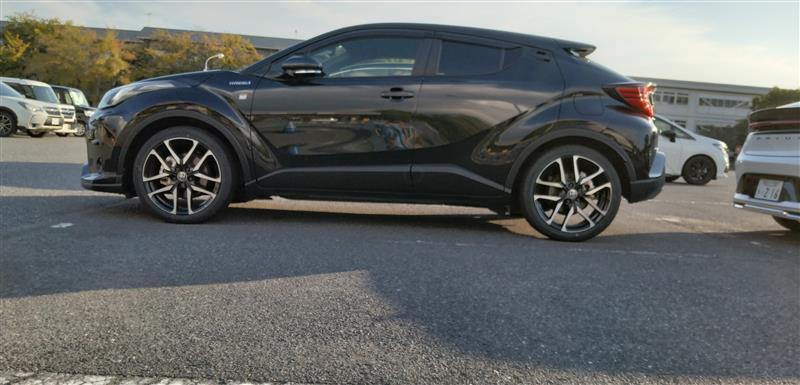 トヨタ C-HRハイブリッド S“GR スポーツ”(CVT_1.8)