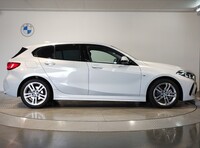 BMW 1シリーズ ハッチバック 118d インディビジュアルエディション_RHD(AT_2.0)