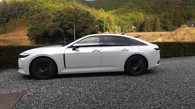 トヨタ クラウン（セダン） Z［HEV］(CVT_2.5)