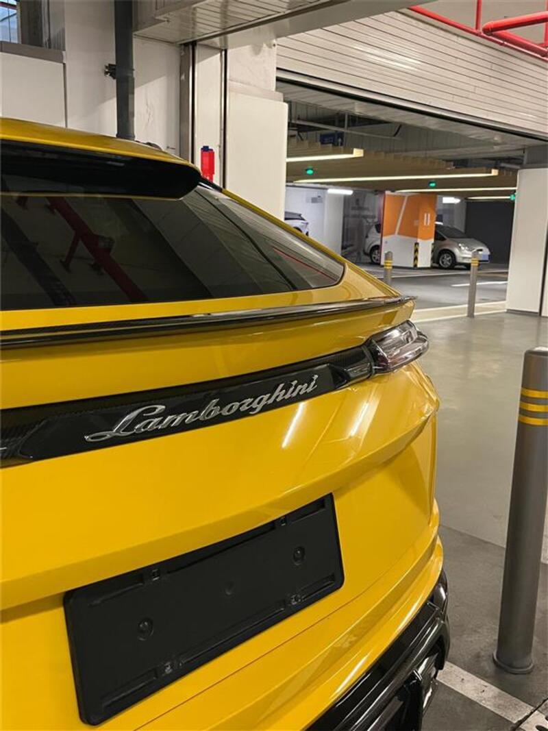 ランボルギーニ ウルス
