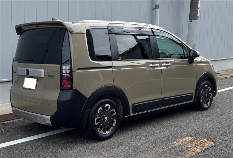 ホンダ フリード e:HEV クロスター_6人乗り(CVT_1.5)