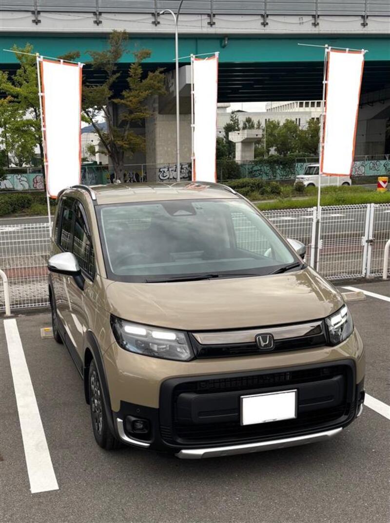 ホンダ フリード e:HEV クロスター_6人乗り(CVT_1.5)