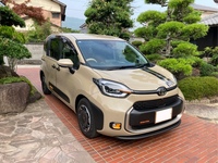 トヨタ シエンタ ハイブリッド Z_7人乗り(CVT_1.5)