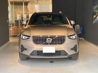 ボルボ XC40 プラス B3_RHD(DCT_2.0)
