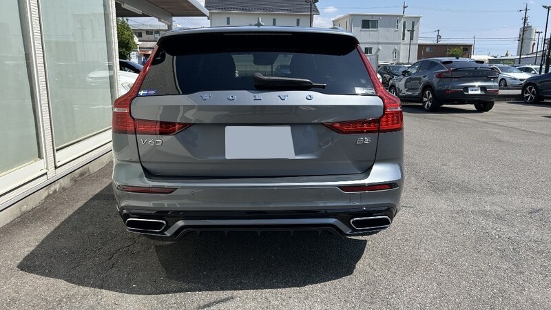 ボルボ V60 B5 インスクリプション_RHD(AT_2.0)
