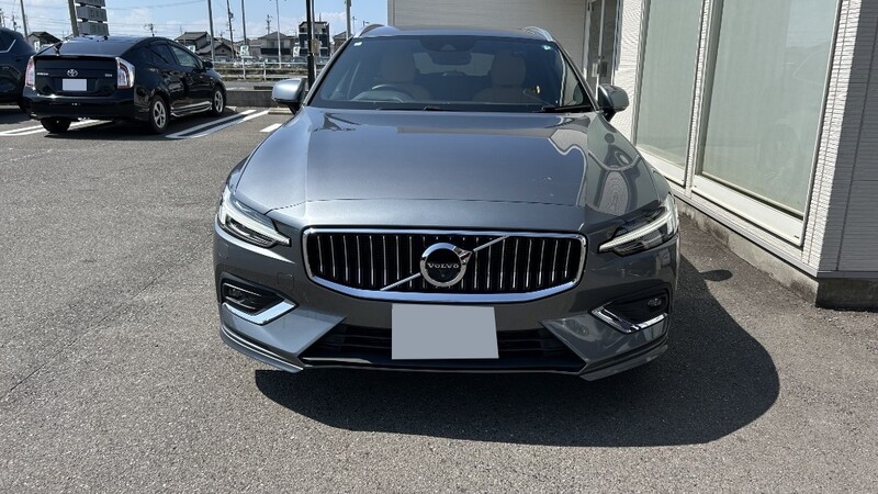 ボルボ V60 B5 インスクリプション_RHD(AT_2.0)
