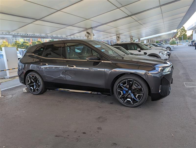 BMW iX xドライブ 40 ローンチエディション_RHD_4WD