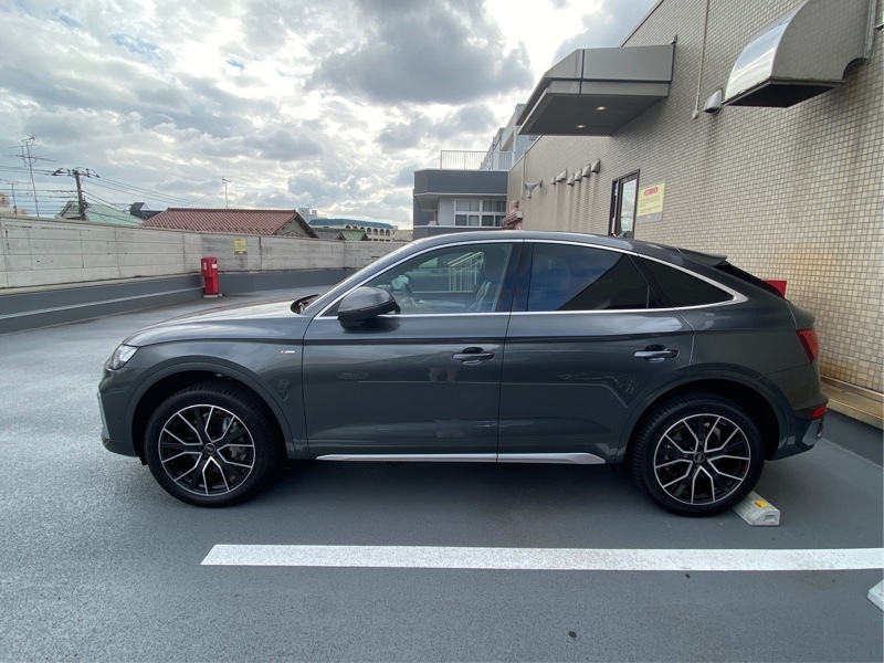 アウディ Q5 スポーツバック Sライン ダイナミックエディション_RHD_4WD(Sトロニック_2.0)