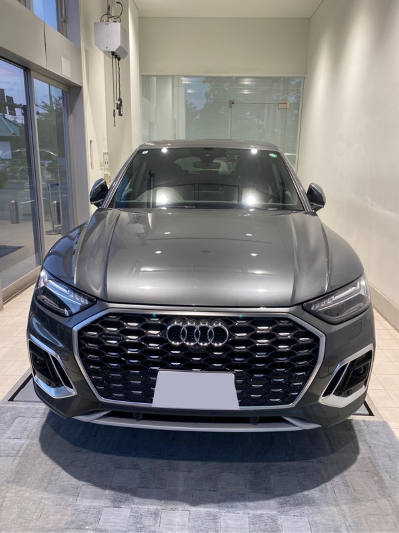 アウディ Q5 スポーツバック Sライン ダイナミックエディション_RHD_4WD(Sトロニック_2.0)