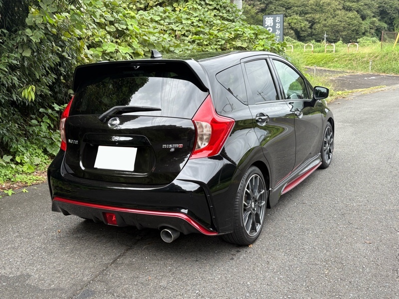 日産 ノート ニスモ S(MT_1.6)