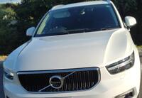 ボルボ XC40 B4 モメンタム _RHD(AT_2.0)