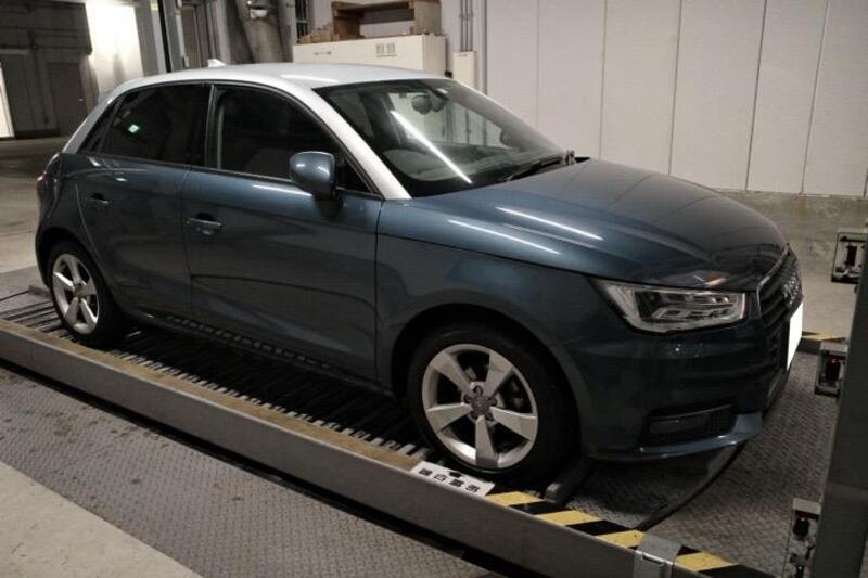 アウディ A1 1.0 TFSI スポーツ_RHD(AT_1.0)