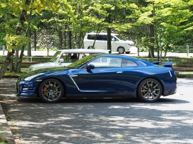 日産 NISSAN GT-R ピュアエディション_4WD(DCT_3.8)