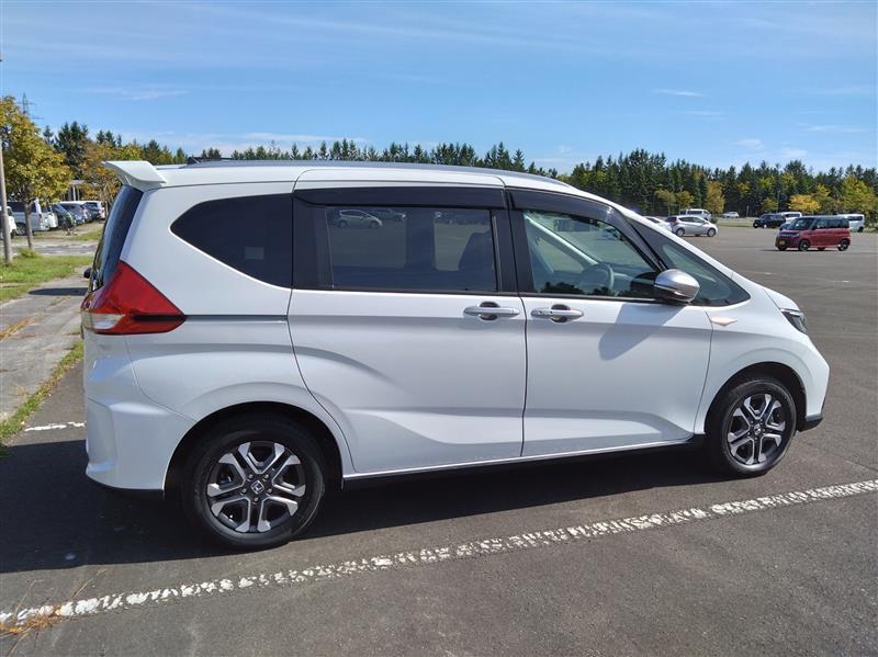 ホンダ フリードハイブリッド ハイブリッド クロスター_6人乗り_4WD(DCT_1.5)