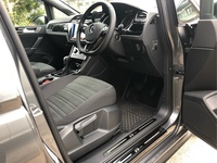 フォルクスワーゲン ゴルフトゥーラン TSI Rライン_RHD(DSG_1.4)