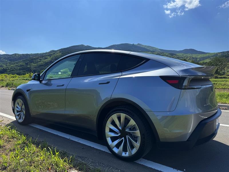 テスラ モデルY ロングレンジ_AWD_RHD