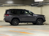 トヨタ ランドクルーザー300 GRスポーツ_7人乗り_4WD (AT_3.5_ガソリン)