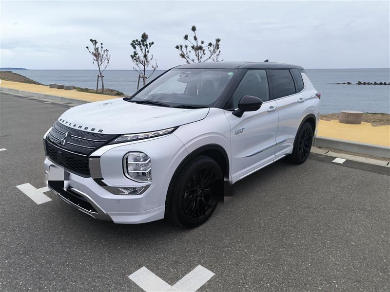 三菱 アウトランダーPHEV P_7人乗り_4WD(2.4)