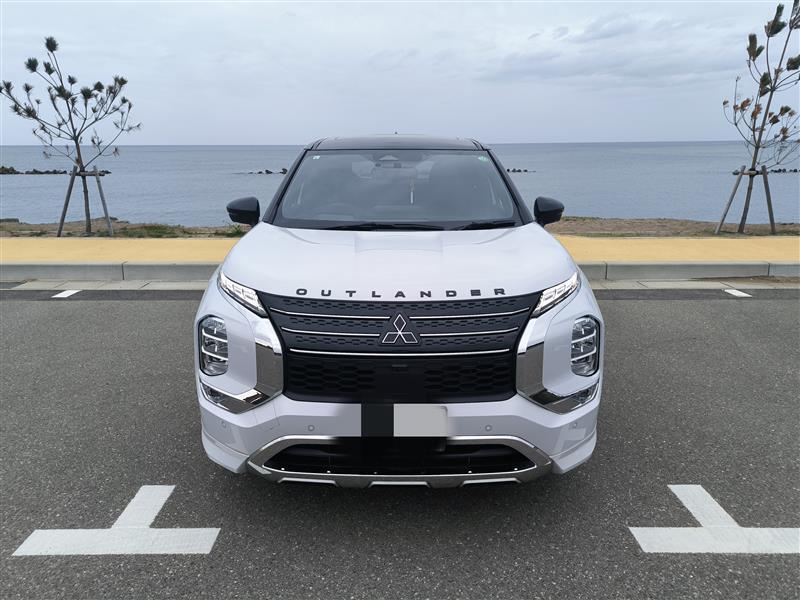 三菱 アウトランダーPHEV P_7人乗り_4WD(2.4)