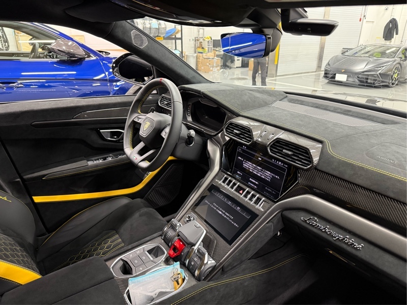 ランボルギーニ ウルス ペルフォルマンテ_LHD_4WD（AT_4.0）