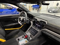ランボルギーニ ウルス ペルフォルマンテ_LHD_4WD（AT_4.0）