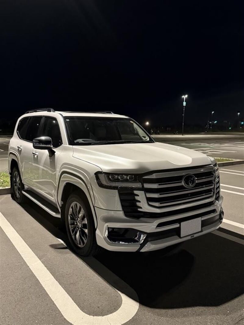 トヨタ ランドクルーザー300 ZX_7人乗り_4WD (AT_3.5_ガソリン)