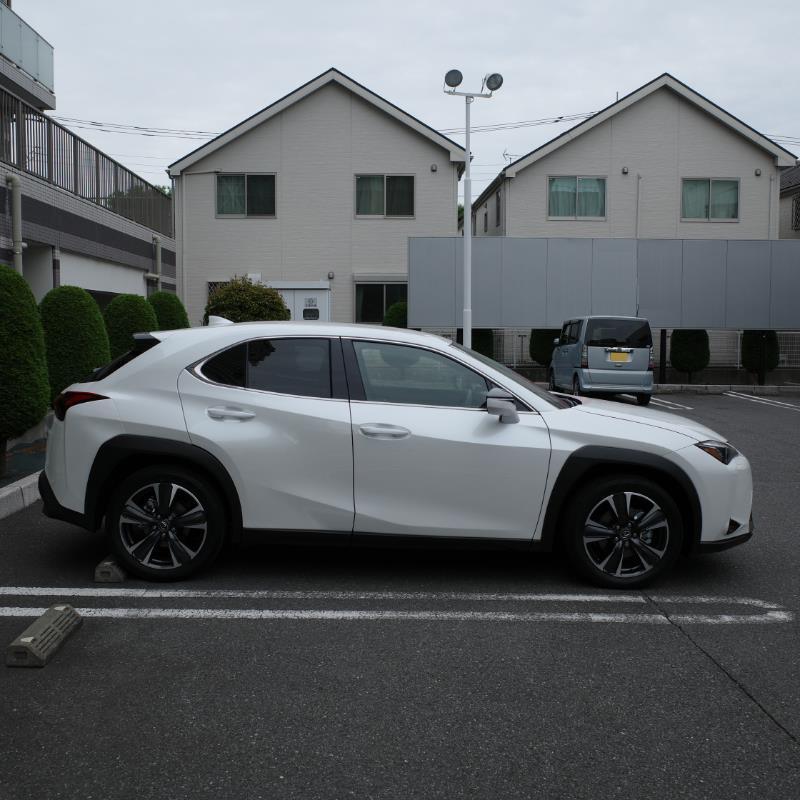 レクサス UXハイブリッド 300h“バージョンL”_E-Four(CVT_2.0)