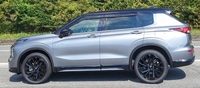 三菱 アウトランダーPHEV ブラックエディション_5人乗り_4WD(2.4)