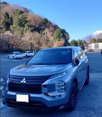 三菱 アウトランダーPHEV ブラックエディション_5人乗り_4WD(2.4)