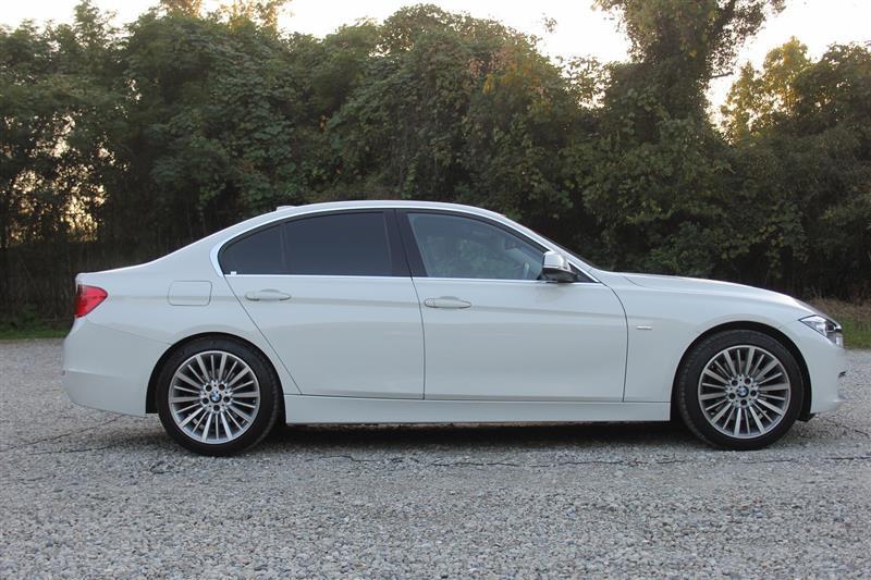 BMW 3シリーズ セダン 328i ラグジュアリー スマート・クルーズ_RHD(AT_2.0)