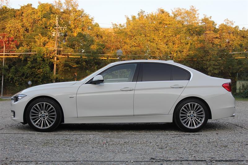 BMW 3シリーズ セダン 328i ラグジュアリー スマート・クルーズ_RHD(AT_2.0)