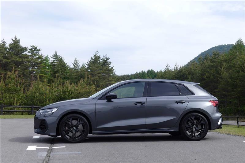アウディ S3 スポーツバック （ハッチバック） S3 スポーツバック_RHD_4WD(Sトロニック_2.0)