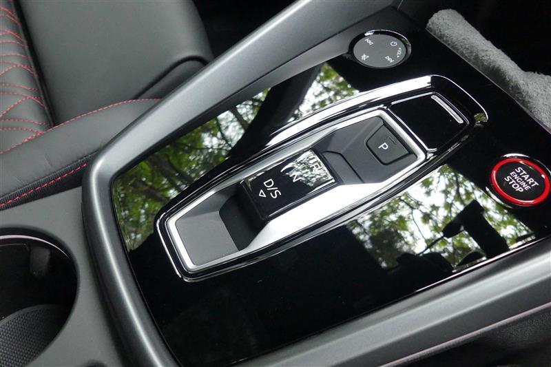 アウディ S3 スポーツバック （ハッチバック） S3 スポーツバック_RHD_4WD(Sトロニック_2.0)