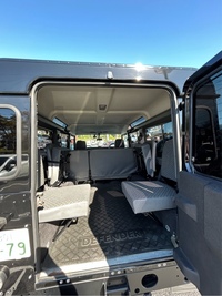 ランドローバー ディフェンダー BLACK_RHD_4WD(MT_2.5ディーゼル)