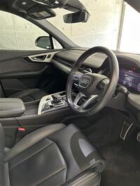 アウディ Q7 2.0 TFSI クワトロ_アダプティブエアサスペンション仕様_RHD_4WD(AT_2.0)