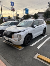 三菱 アウトランダーPHEV P_7人乗り_4WD(2.4)
