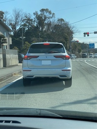 三菱 アウトランダーPHEV P_7人乗り_4WD(2.4)