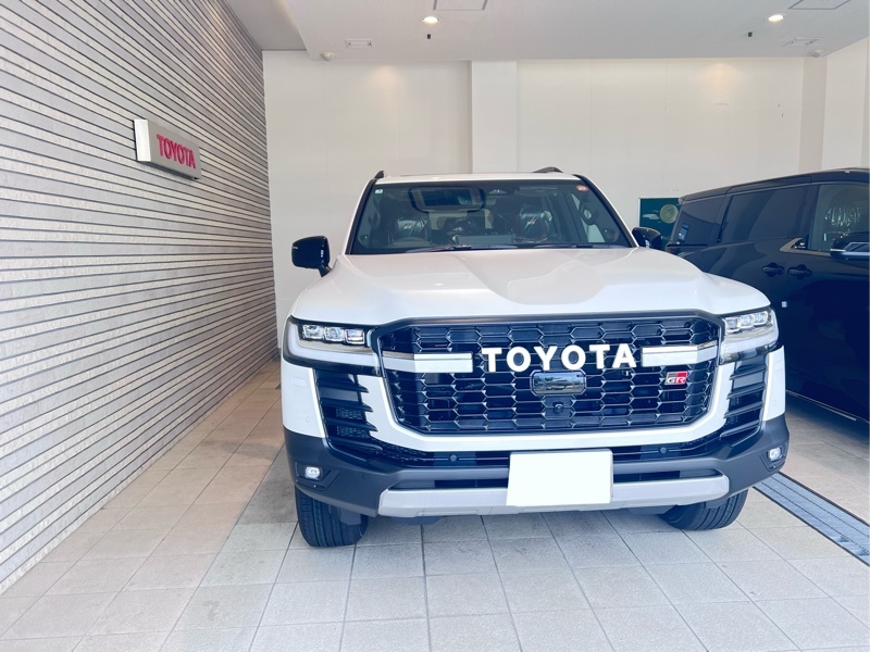 トヨタ ランドクルーザー300 GRスポーツ_7人乗り_4WD (AT_3.5_ガソリン)
