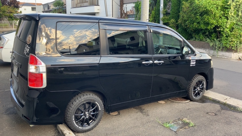 トヨタ ヴォクシー X“Lエディション”_8人乗り(CVT2.0)