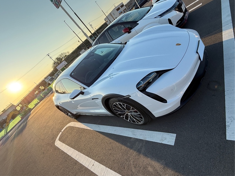 ポルシェ タイカン クロスツーリスモ タイカン 4S クロスツーリスモ_RHD_4WD(AT)