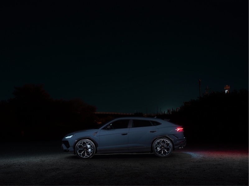 ランボルギーニ ウルス ペルフォルマンテ_LHD_4WD（AT_4.0）