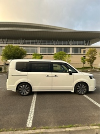 ホンダ ステップワゴンスパーダ e:HEV スパーダ プレミアムライン_7人乗り (CVT_2.0)