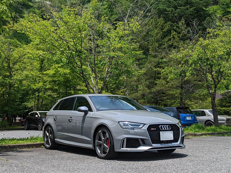 アウディ RS3 スポーツバック RS3 スポーツバック_RHD_4WD(AT_2.5)