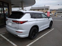三菱 アウトランダーPHEV G_7人乗り_4WD(2.4)