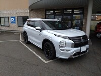 三菱 アウトランダーPHEV G_7人乗り_4WD(2.4)